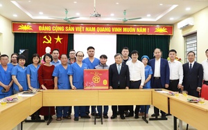 Chủ tịch UBND Thành phố thăm, động viên các lực lượng trực đêm 29 Tết