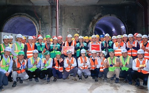 Thủ tướng Phạm Minh Chính kiểm tra, thúc đẩy tiến độ tuyến metro Nhổn – Ga Hà Nội