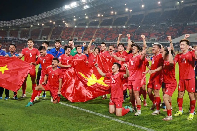 Hanoi rewards VND2 billion to Vietnam national football team- Ảnh 3.