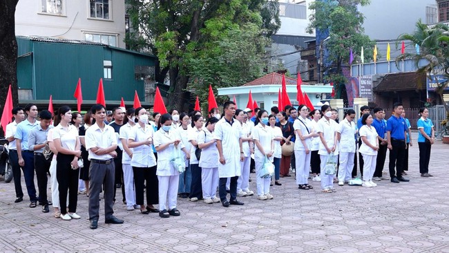 Xã Bát Tràng phát động chiến dịch tổng vệ sinh môi trường, phòng chống sốt xuất huyết- Ảnh 1.