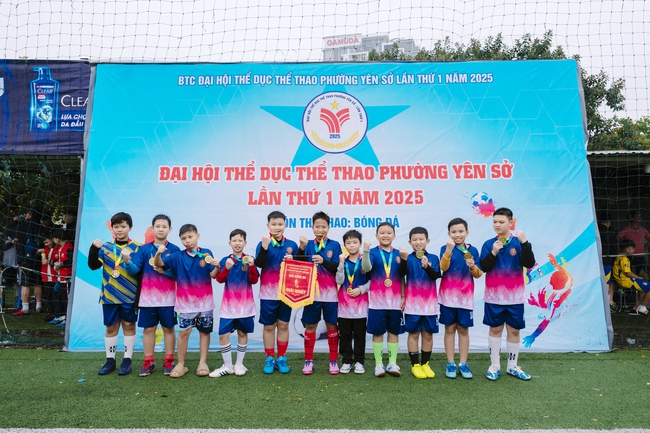 Chung  kết môn bóng đá, Đại hội Thể dục Thể thao phường Yên Sở lần thứ I năm 2025- Ảnh 2.