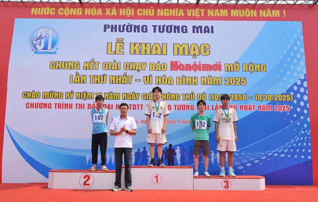 Phường Tương Mai: Hơn 400 vận động viên tranh tài Chung kết Giải chạy Báo Hànộimới lần thứ I - Vì hòa bình năm 2025- Ảnh 11.