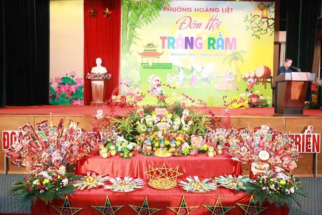 “Đêm hội trăng rằm” phường Hoàng Liệt: Mang Trung thu đến nhiều trẻ em hoàn cảnh khó khăn- Ảnh 6.