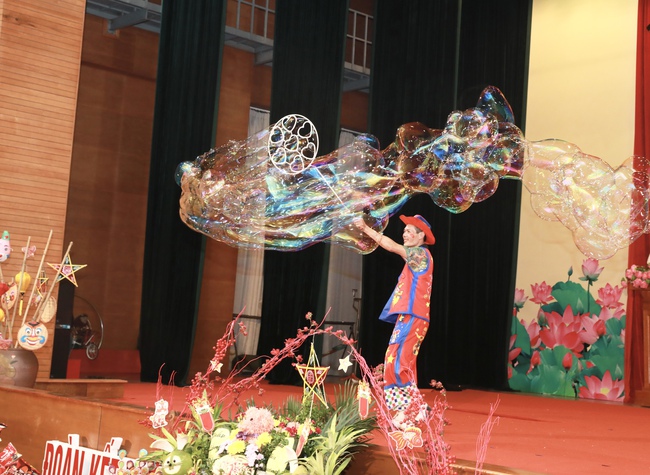 “Đêm hội trăng rằm” phường Hoàng Liệt: Mang Trung thu đến nhiều trẻ em hoàn cảnh khó khăn- Ảnh 5.