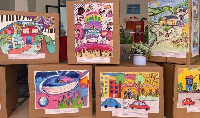 Thần đồng âm nhạc Romania và họa sĩ Văn Dương Thành giao lưu với học sinh Trường Tiểu học Bùi Quốc Khái- Ảnh 3.