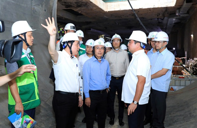 Lãnh đạo Thành phố kiểm tra công tác vận hành Metro Nhổn - Ga Hà Nội, đôn đốc tiến độ ga ngầm S12- Ảnh 6.