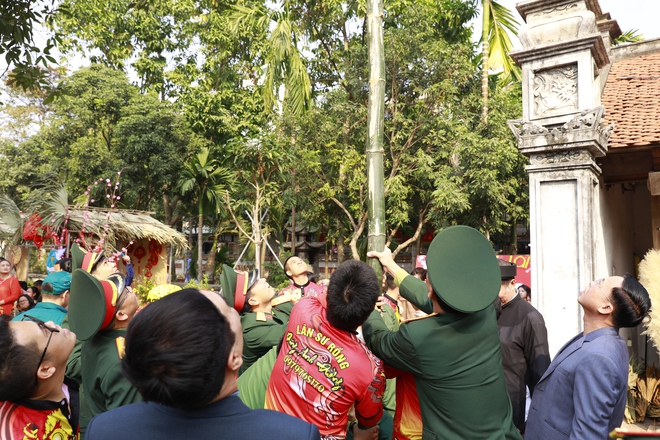 Đậm chất văn hóa truyền thống tại chương trình “Xuân chung tay kết đoàn - Tết thắm tình quân dân" quận Long Biên- Ảnh 11.