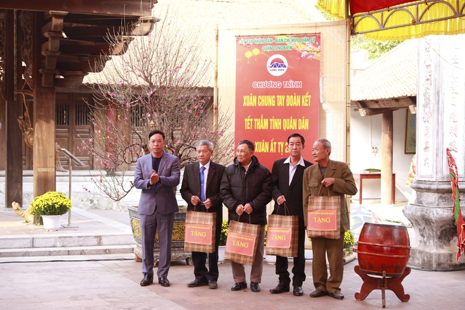 Đậm chất văn hóa truyền thống tại chương trình “Xuân chung tay kết đoàn - Tết thắm tình quân dân" quận Long Biên- Ảnh 8.
