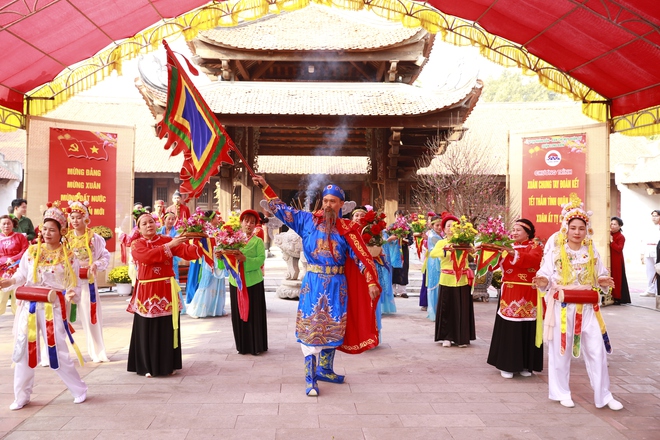 Đậm chất văn hóa truyền thống tại chương trình “Xuân chung tay kết đoàn - Tết thắm tình quân dân" quận Long Biên- Ảnh 17.