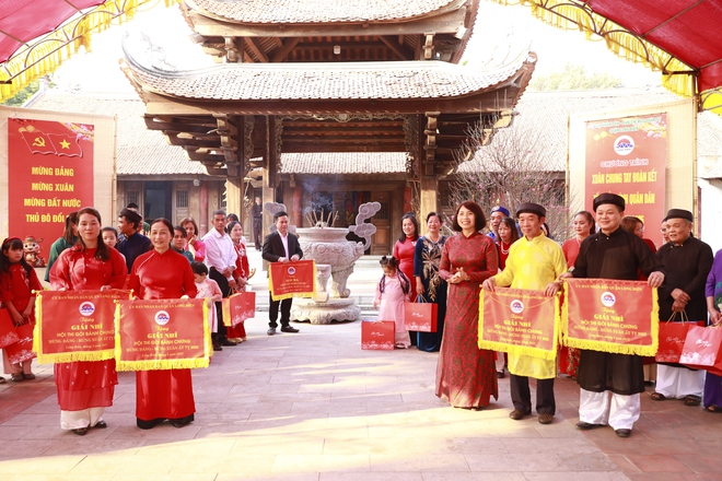Đậm chất văn hóa truyền thống tại chương trình “Xuân chung tay kết đoàn - Tết thắm tình quân dân" quận Long Biên- Ảnh 23.