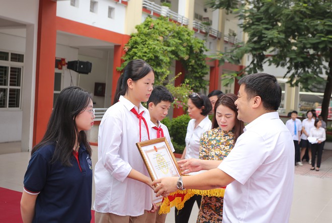 Phường Bồ Đề tuyên dương các tập thể, cá nhân có thành tích xuất sắc trong công tác khuyến học, khuyến tài- Ảnh 5.