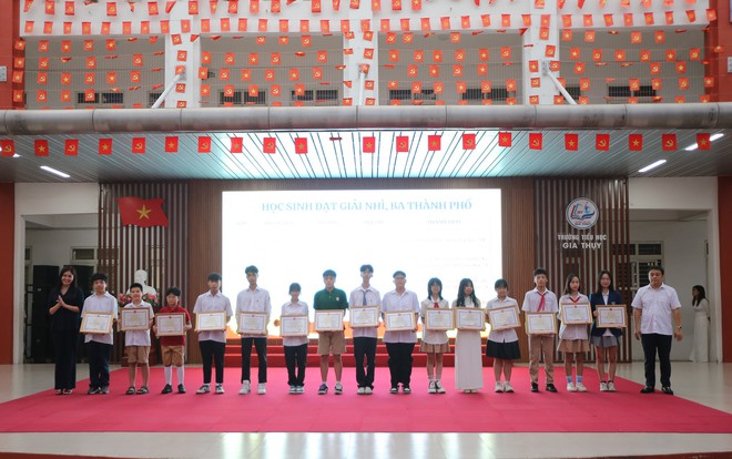 Phường Bồ Đề tuyên dương các tập thể, cá nhân có thành tích xuất sắc trong công tác khuyến học, khuyến tài- Ảnh 6.