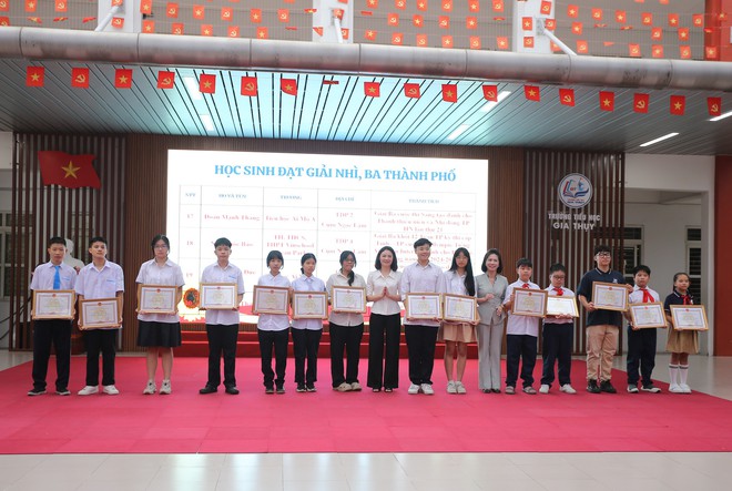 Phường Bồ Đề tuyên dương các tập thể, cá nhân có thành tích xuất sắc trong công tác khuyến học, khuyến tài- Ảnh 7.