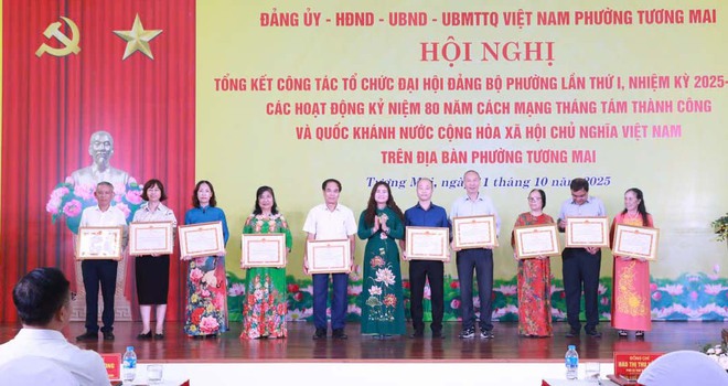 Phường Tương Mai khen thưởng công tác tổ chức Đại hội Đảng bộ phường lần thứ I và các sự kiện A80- Ảnh 6.