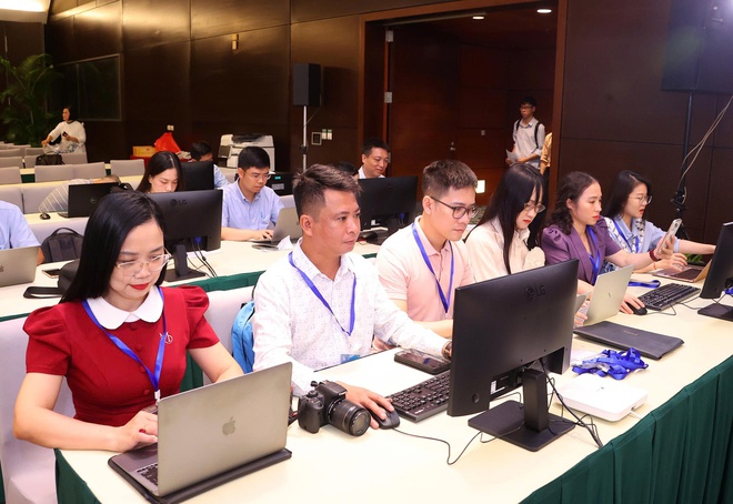 Khai trương Trung tâm Báo chí phục vụ Đại hội XVIII Đảng bộ thành phố Hà Nội- Ảnh 6. Khai trương Trung tâm Báo chí phục vụ Đại hội XVIII Đảng bộ thành phố Hà Nội- Ảnh 6.