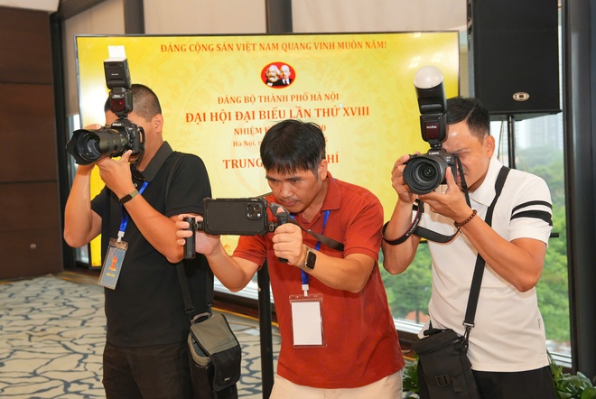 Khai trương Trung tâm Báo chí phục vụ Đại hội XVIII Đảng bộ thành phố Hà Nội- Ảnh 8. Khai trương Trung tâm Báo chí phục vụ Đại hội XVIII Đảng bộ thành phố Hà Nội- Ảnh 8.