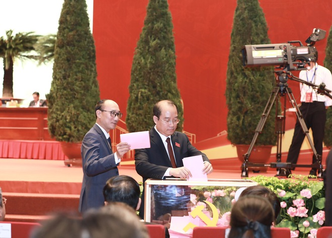 Công bố 75 đồng chí Ủy viên Ban Chấp hành Đảng bộ Thành phố khóa XVIII, nhiệm kỳ 2025-2030- Ảnh 5.