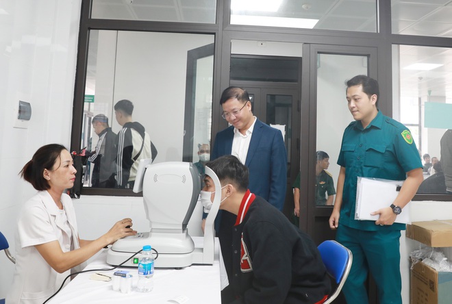 Phường Vĩnh Hưng: Khám sơ tuyển nghĩa vụ quân sự và công an nhân dân năm 2026- Ảnh 6. Phường Vĩnh Hưng: Khám sơ tuyển nghĩa vụ quân sự và công an nhân dân năm 2026- Ảnh 6.