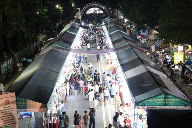 Khai mạc Triển lãm quảng bá, giao thương kết nối các sản phẩm OCOP, thủ công mỹ nghệ- Ảnh 7.
