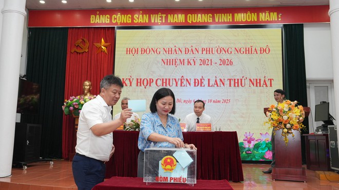 Đồng chí Đỗ Việt Hưng giữ chức Chủ tịch UBND phường Nghĩa Đô- Ảnh 2.
