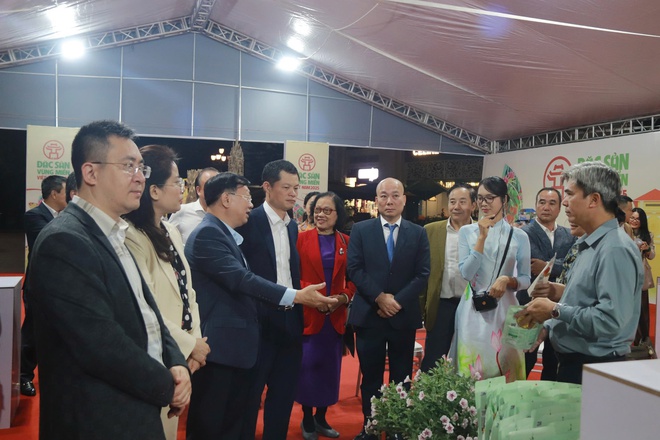 Đặc sản các vùng miền quy tụ tại Thủ đô- Ảnh 2.