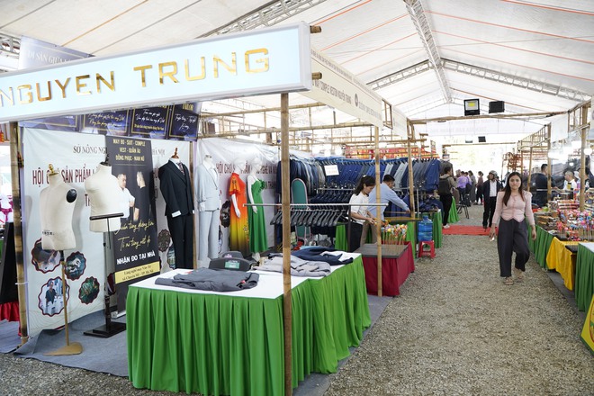 Sôi nổi các hoạt động tại Hội chợ sản phẩm làng nghề và nông sản thực phẩm an toàn năm 2025- Ảnh 5.