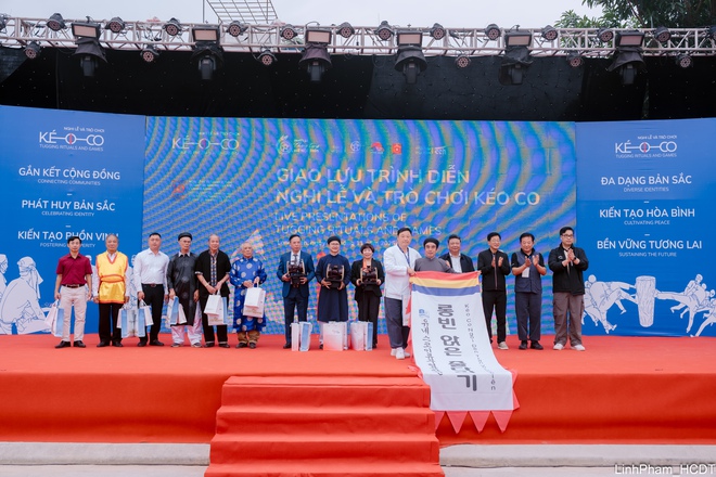 Giao lưu trình diễn Nghi lễ và trò chơi Kéo co - Di sản văn hóa phi vật thể đại diện của nhân loại- Ảnh 14.