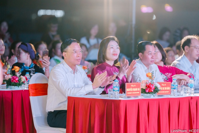 Đặc sắc chương trình giao lưu văn nghệ giữa các cộng đồng thực hành Nghi lễ và trò chơi Kéo co ngồi- Ảnh 3.