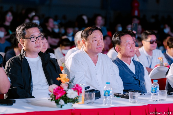 Đặc sắc chương trình giao lưu văn nghệ giữa các cộng đồng thực hành Nghi lễ và trò chơi Kéo co ngồi- Ảnh 4.