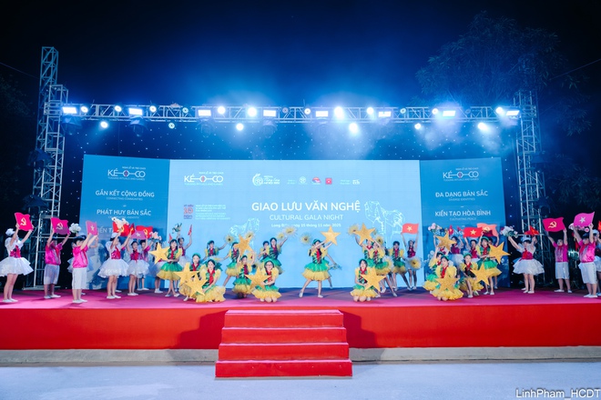 Đặc sắc chương trình giao lưu văn nghệ giữa các cộng đồng thực hành Nghi lễ và trò chơi Kéo co ngồi- Ảnh 15.