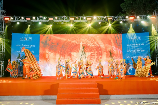 Đặc sắc chương trình giao lưu văn nghệ giữa các cộng đồng thực hành Nghi lễ và trò chơi Kéo co ngồi- Ảnh 10.