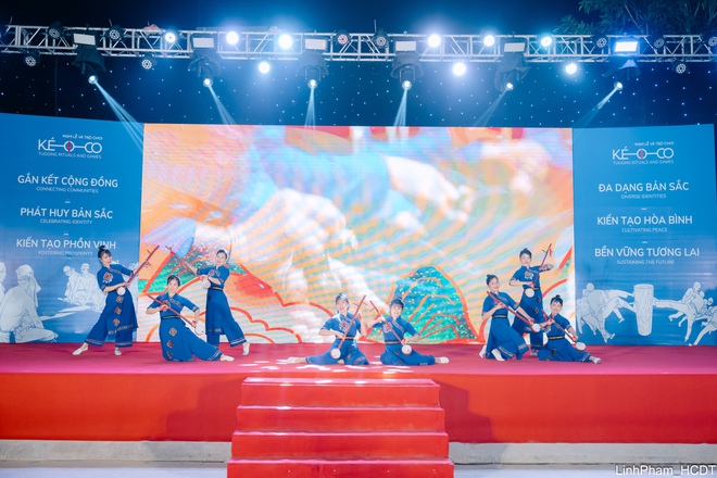 Đặc sắc chương trình giao lưu văn nghệ giữa các cộng đồng thực hành Nghi lễ và trò chơi Kéo co ngồi- Ảnh 12.