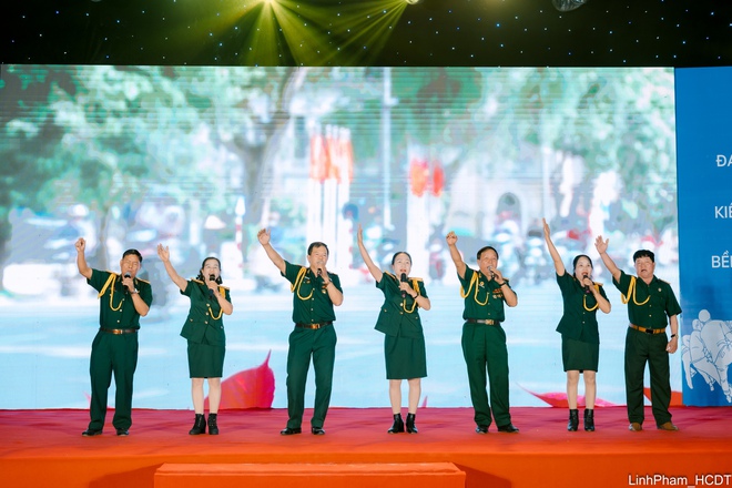 Đặc sắc chương trình giao lưu văn nghệ giữa các cộng đồng thực hành Nghi lễ và trò chơi Kéo co ngồi- Ảnh 14.