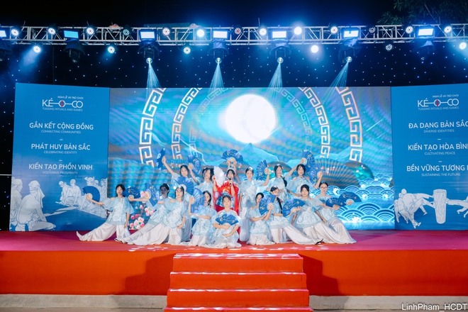 Đặc sắc chương trình giao lưu văn nghệ giữa các cộng đồng thực hành Nghi lễ và trò chơi Kéo co ngồi- Ảnh 16.