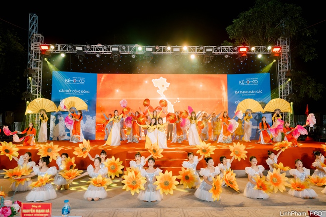 Đặc sắc chương trình giao lưu văn nghệ giữa các cộng đồng thực hành Nghi lễ và trò chơi Kéo co ngồi- Ảnh 17.