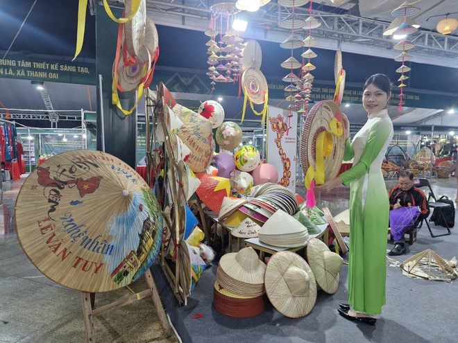 Khai mạc Triển lãm sản phẩm OCOP, làng nghề Thanh Oai quy tụ 125 gian hàng tiêu chuẩn- Ảnh 7.