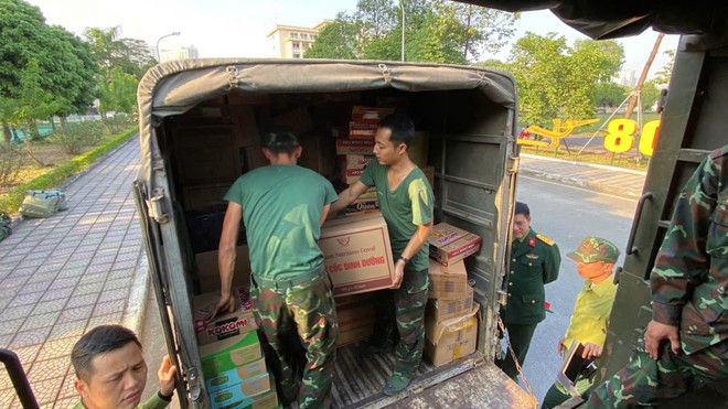 Hội Chữ thập đỏ thành phố Hà Nội gửi chuyến hàng cứu trợ đầu tiên hỗ trợ đồng bào vùng lũ- Ảnh 3.