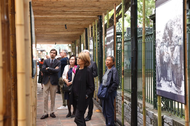 Triển lãm “Khoa thi Hương cuối thế kỷ XIX” thu hút đông đảo người xem- Ảnh 6.