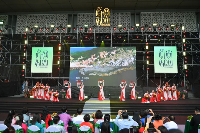 Đồng diễn áo dài “Phụ nữ Thủ đô - Hội nhập và phát triển”- Ảnh 3.