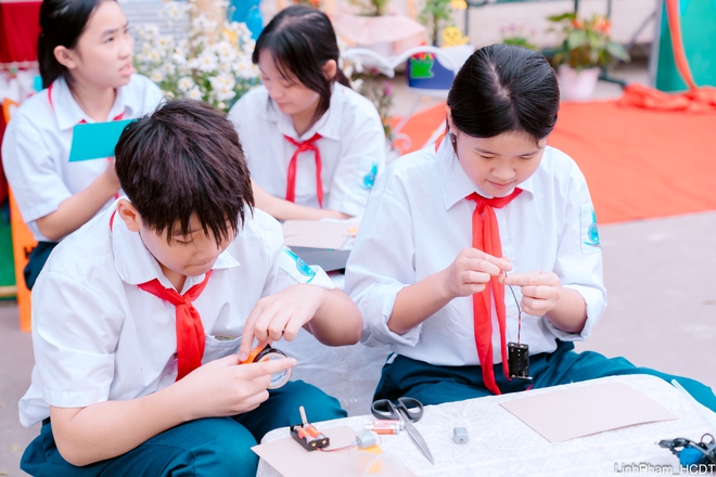 Phường Long Biên lan tỏa mạnh mẽ phong trào “Sáng - Xanh - Sạch - Đẹp” tại Trường THCS Cự Khối- Ảnh 11.