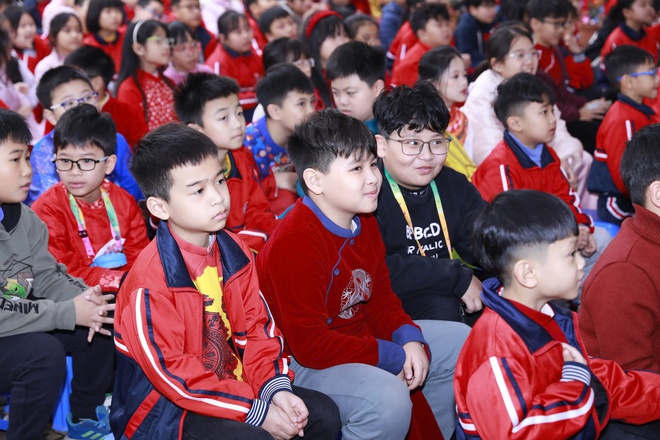 Tưng bừng Ngày hội sách Xuân Ất Tỵ 2025 tại quận Long Biên: “Tri thức trao tay - Xuân vạn điều may”- Ảnh 7.