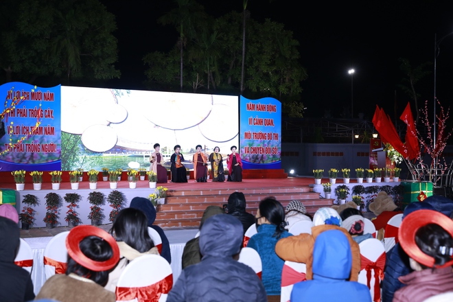 Đặc sắc chương trình nghệ thuật kỷ niệm 95 năm Ngày thành lập Đảng tại quận Long Biên- Ảnh 8.