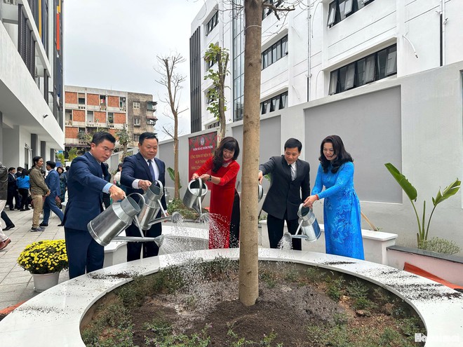 Quận Đống Đa khánh thành Trường Tiểu học Khương Thượng, phát động “Tết trồng cây”- Ảnh 2.