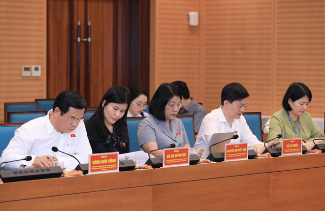 Đoàn giám sát của Ủy ban Thường vụ Quốc hội làm việc với UBND thành phố Hà Nội về phát triển nguồn nhân lực chất lượng cao- Ảnh 5.