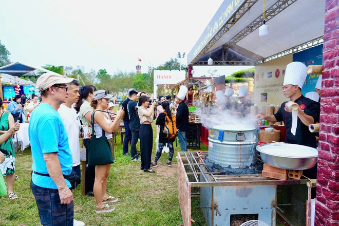Khai mạc Festival Phở 2025 với chủ đề “Tinh hoa phở Việt - Di sản trong kỷ nguyên số”- Ảnh 8.
