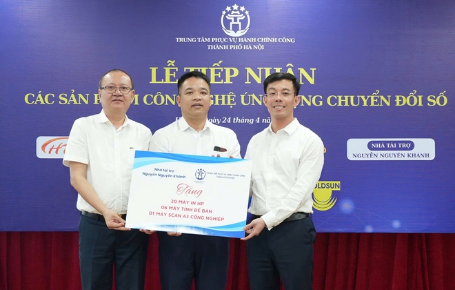 Trung tâm Phục vụ hành chính công Thành phố tiếp nhận các sản phẩm công nghệ ứng dụng Chuyển đổi số- Ảnh 4.