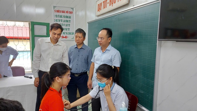 Khám sàng lọc và chẩn đoán tình trạng sức khỏe, bệnh tật cho học sinh Trường PTCS dân lập Dạy trẻ câm điếc Hà Nội- Ảnh 5.