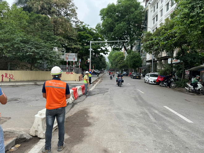 Tổ chức dựng rào thi công Ga ngầm S12 metro Nhổn - ga Hà Nội- Ảnh 4.