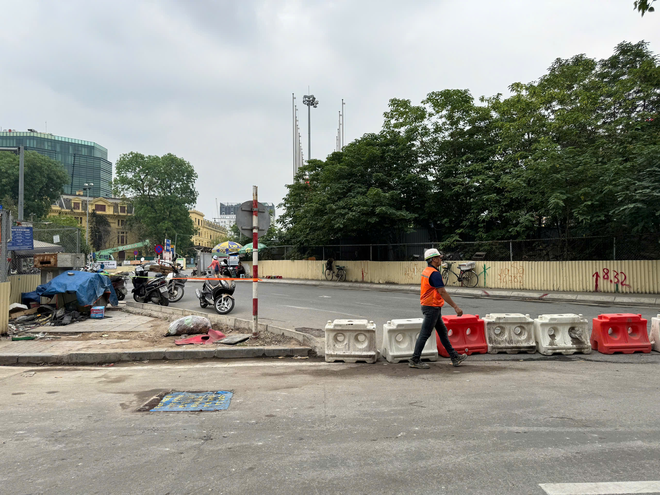 Tổ chức dựng rào thi công Ga ngầm S12 metro Nhổn - ga Hà Nội- Ảnh 5.