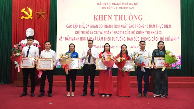 Thanh Oai: Khen thưởng nhiều tập thể, cá nhân điển 
 hình trong “Học tập và làm theo tư tưởng, đạo đức, phong cách Hồ Chí Minh”- Ảnh 3.